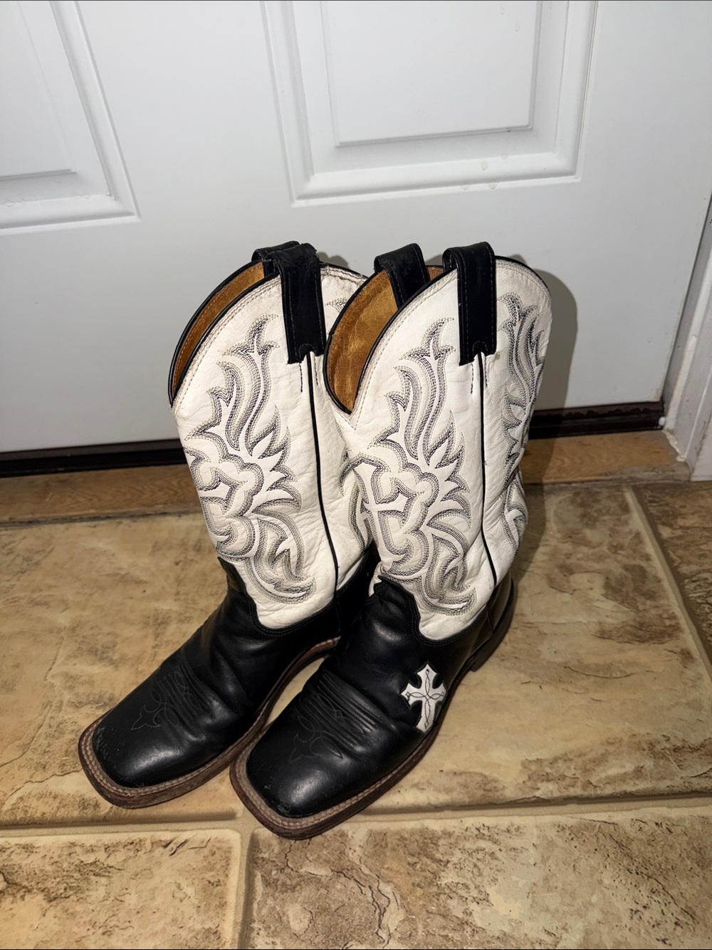 Tony Lama size 6 Black & White Western Boots with Cross Applique